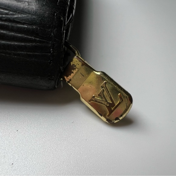 LOUIS VUITTON Bifold Wallet - Picture 6 of 11